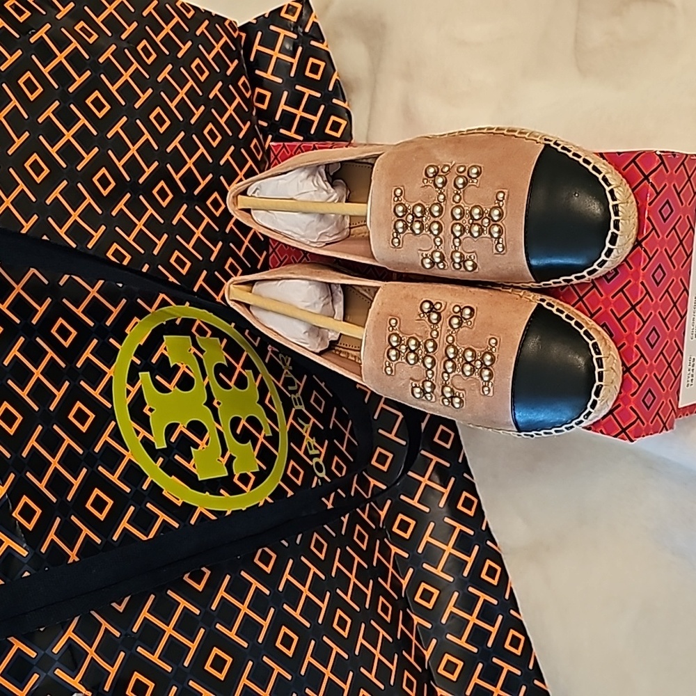 00224- NEW! TORY BURCH PEARL LOGO FLAT ESPADRILLE SENSORY MFO-SUEDE- - Picture 3 of 11